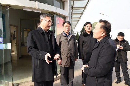 市長(cháng)陳冰冰一行看望慰問(wèn)安慶港華加氣站員工